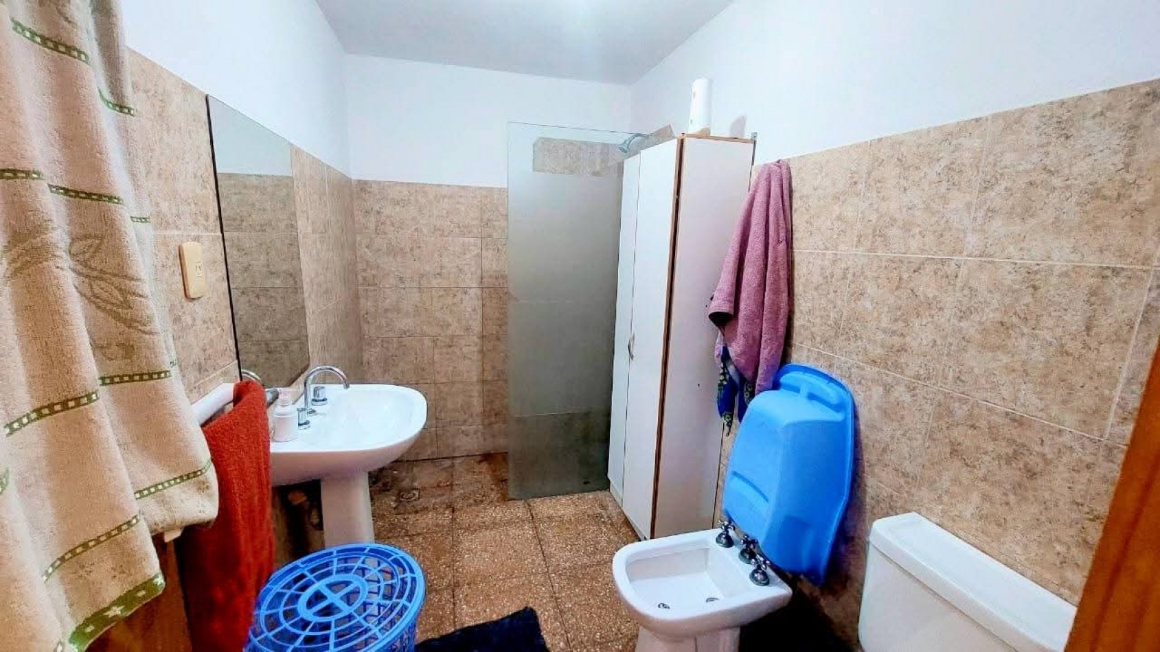 CASA EN VENTA EN MALVINAS ARGENTINAS, CORDOBA. SOBRE IMPORTANTE AVENIDA. CA188F.