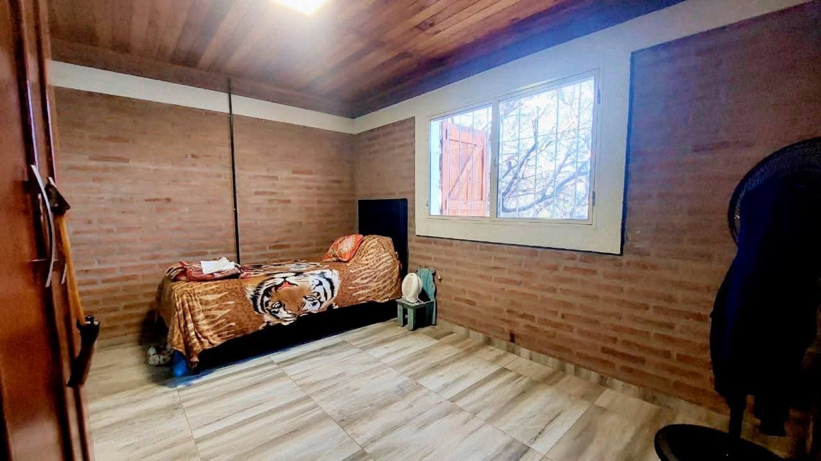 CASA EN VENTA EN MALVINAS ARGENTINAS, CORDOBA. SOBRE IMPORTANTE AVENIDA. CA188F.