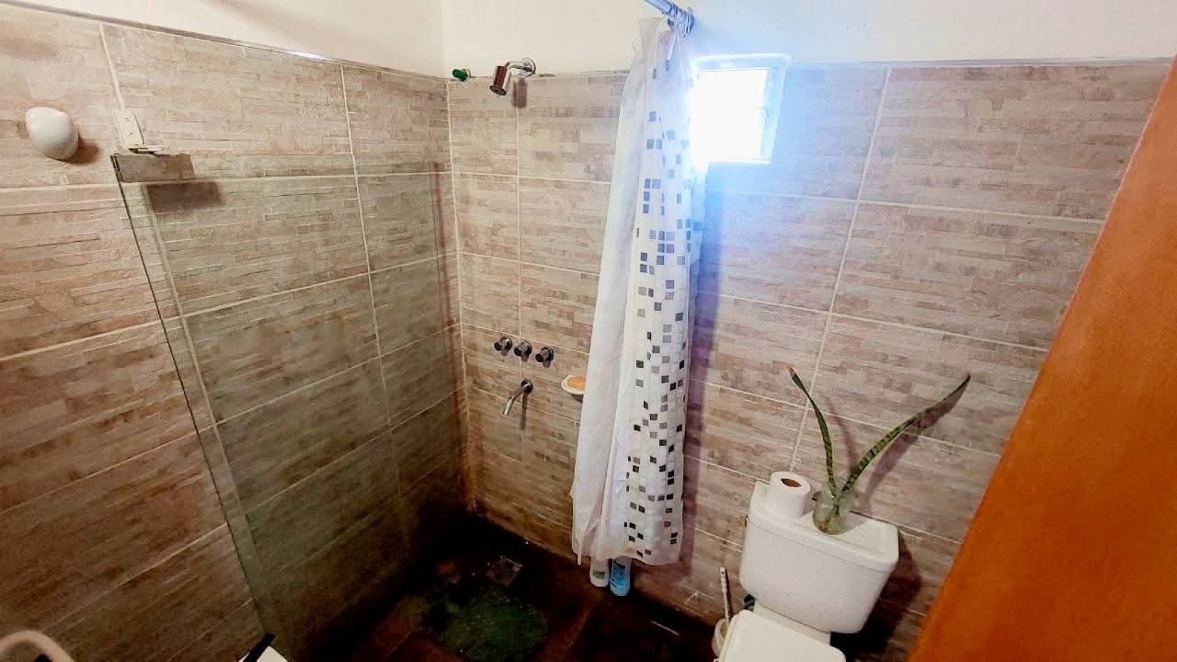 CASA EN VENTA EN MALVINAS ARGENTINAS, CORDOBA. SOBRE IMPORTANTE AVENIDA. CA188F.