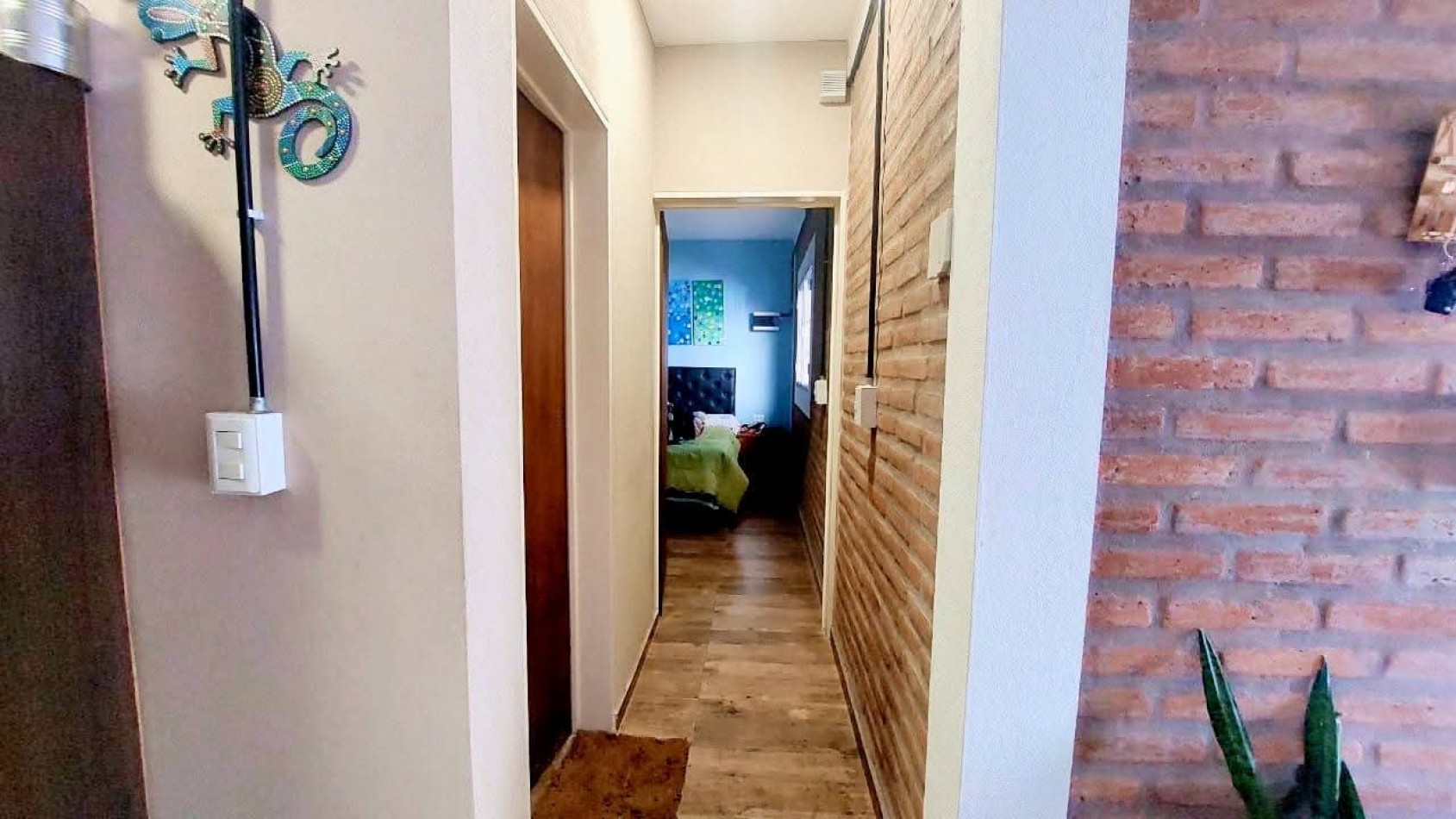 CASA EN VENTA EN MALVINAS ARGENTINAS, CORDOBA. SOBRE IMPORTANTE AVENIDA. CA188F.