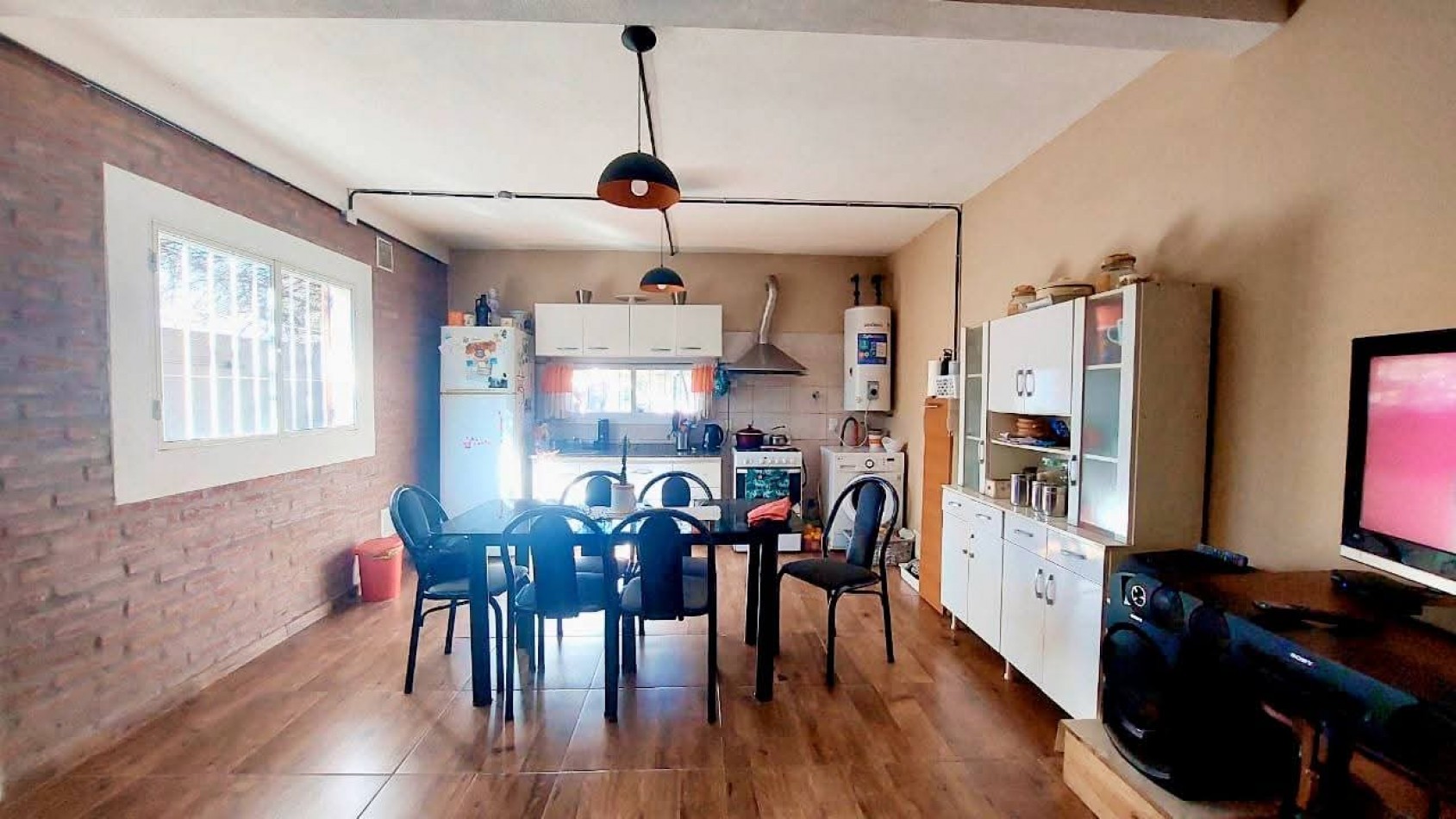 CASA EN VENTA EN MALVINAS ARGENTINAS, CORDOBA. SOBRE IMPORTANTE AVENIDA. CA188F.