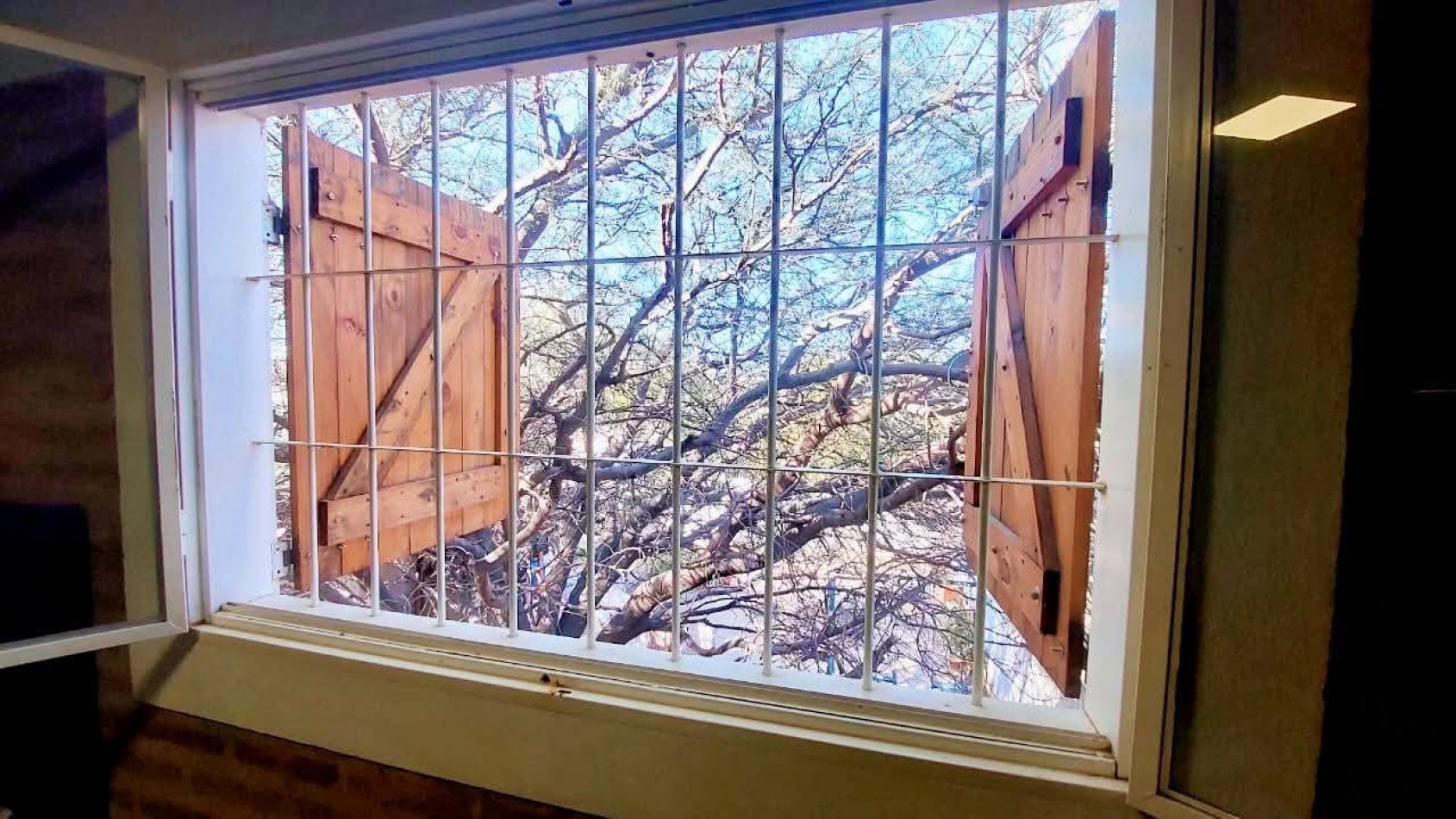 CASA EN VENTA EN MALVINAS ARGENTINAS, CORDOBA. SOBRE IMPORTANTE AVENIDA. CA188F.