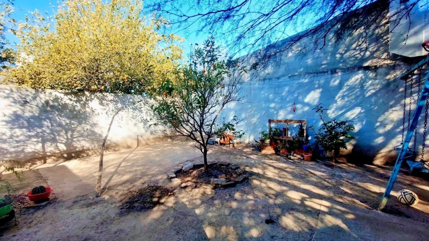 CASA EN VENTA EN MALVINAS ARGENTINAS, CORDOBA. SOBRE IMPORTANTE AVENIDA. CA188F.