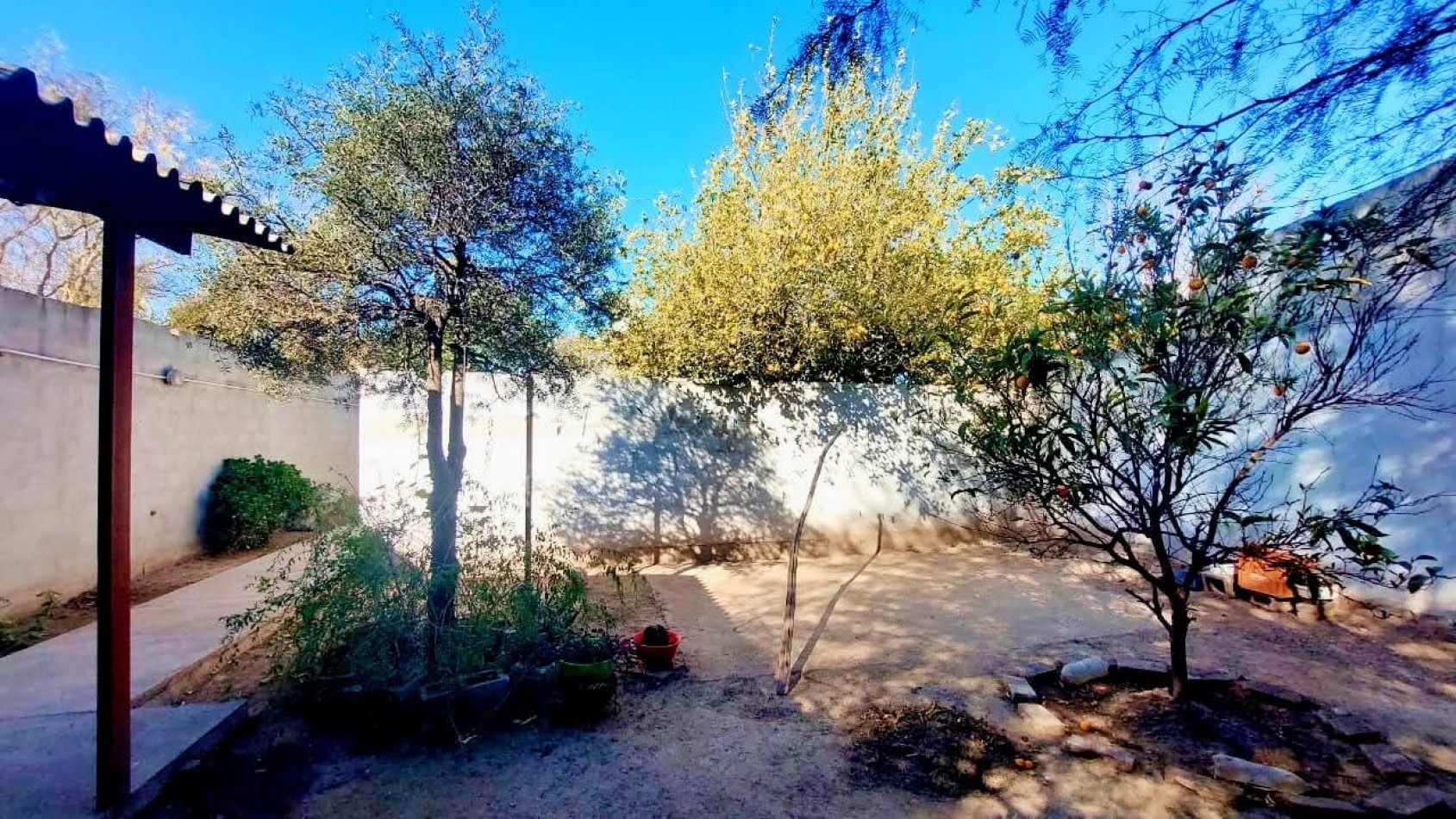 CASA EN VENTA EN MALVINAS ARGENTINAS, CORDOBA. SOBRE IMPORTANTE AVENIDA. CA188F.