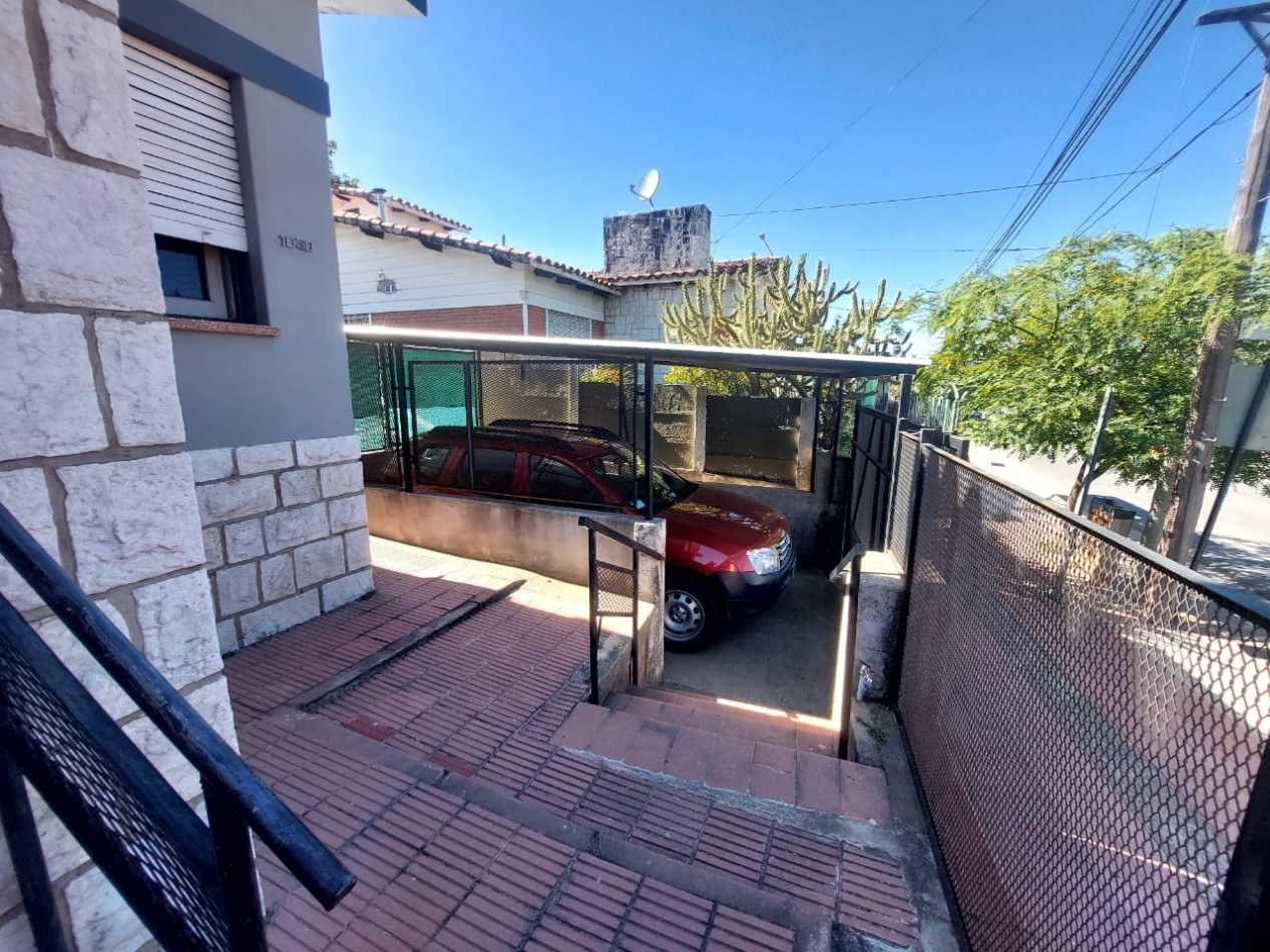 CASA MAS LOCAL A LA VENTA EN COSQUIN, SOBRE AV SAN MARTIN. CA232