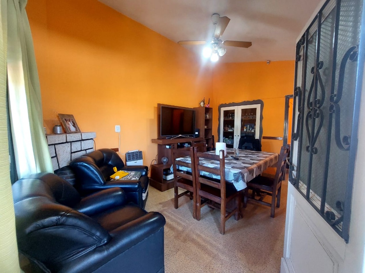 CASA MAS LOCAL A LA VENTA EN COSQUIN, SOBRE AV SAN MARTIN. CA232