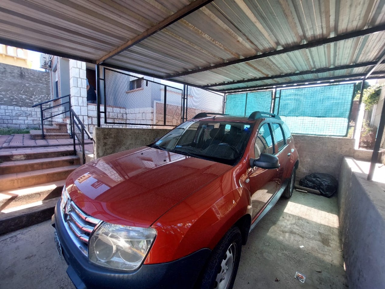 CASA MAS LOCAL A LA VENTA EN COSQUIN, SOBRE AV SAN MARTIN. CA232