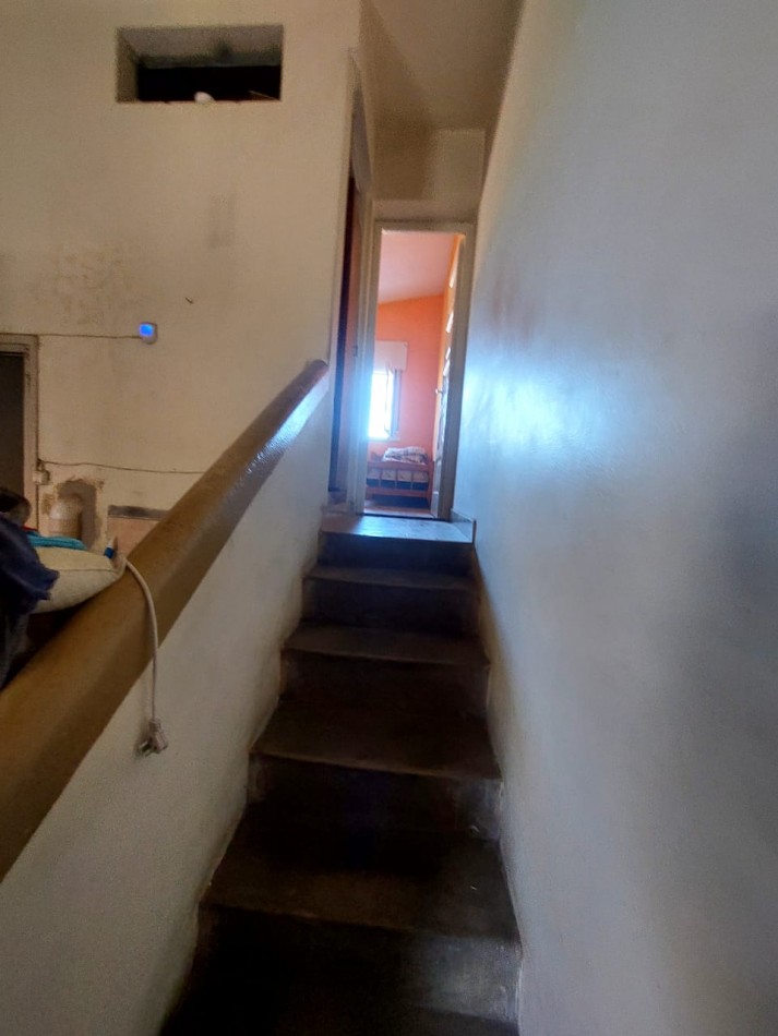 CASA MAS LOCAL A LA VENTA EN COSQUIN, SOBRE AV SAN MARTIN. CA232