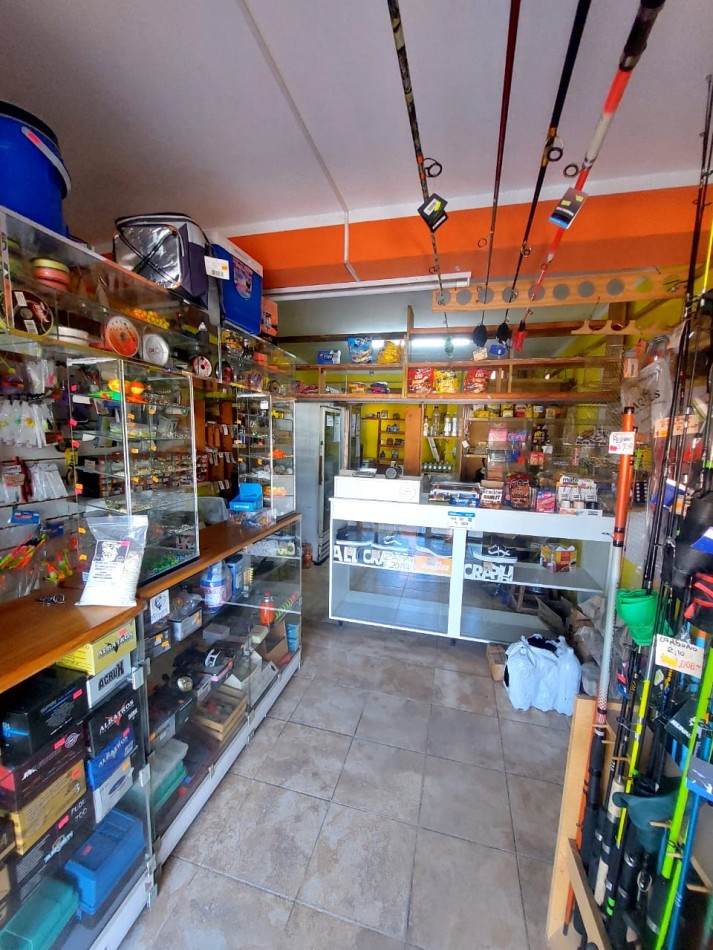 CASA MAS LOCAL A LA VENTA EN COSQUIN, SOBRE AV SAN MARTIN. CA232