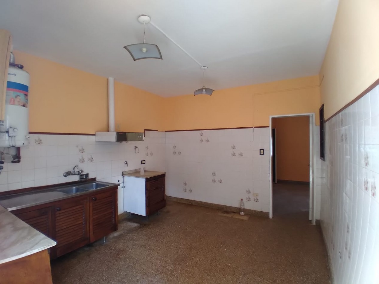 CASA MAS LOCAL COMERCIAL EN VENTA EN COSQUIN ZONA TRIBUNALES. CA233.