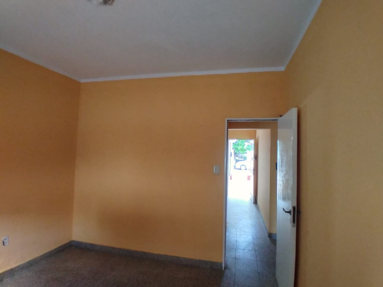 CASA MAS LOCAL COMERCIAL EN VENTA EN COSQUIN ZONA TRIBUNALES. CA233.