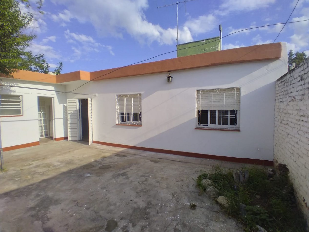 CASA MAS LOCAL COMERCIAL EN VENTA EN COSQUIN ZONA TRIBUNALES. CA233.