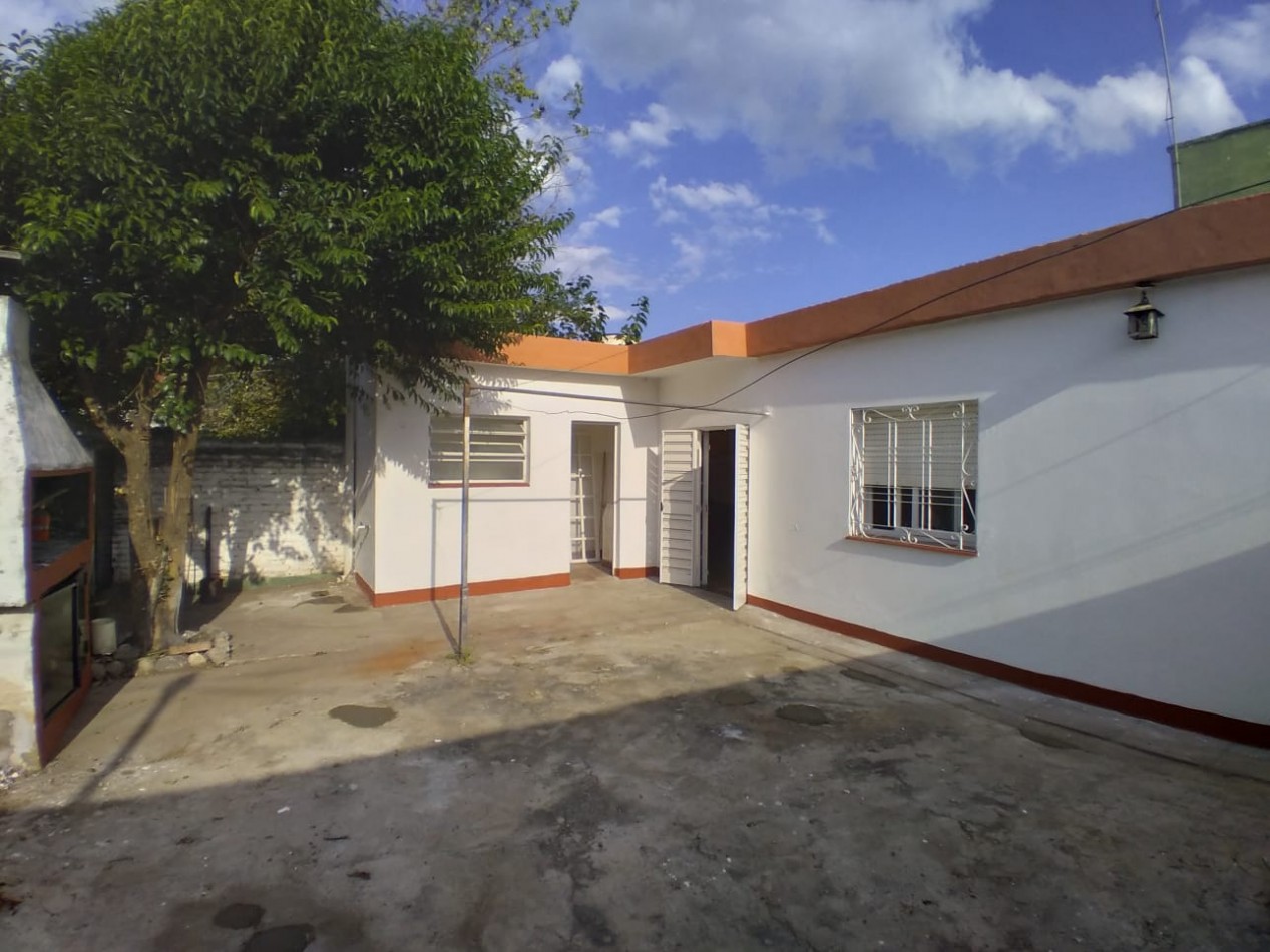 CASA MAS LOCAL COMERCIAL EN VENTA EN COSQUIN ZONA TRIBUNALES. CA233.