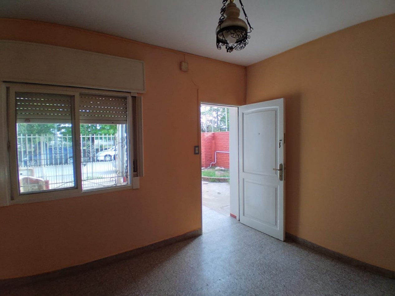 CASA MAS LOCAL COMERCIAL EN VENTA EN COSQUIN ZONA TRIBUNALES. CA233.