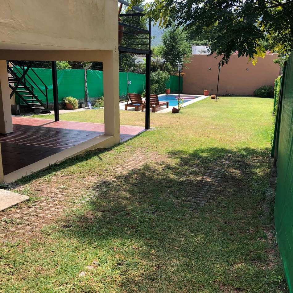 CASA EN VENTA EN BIALET MASSE SOBRE RUTA 38, CON VISTA PANORAMICA A LAS SIERRAS. CA239.