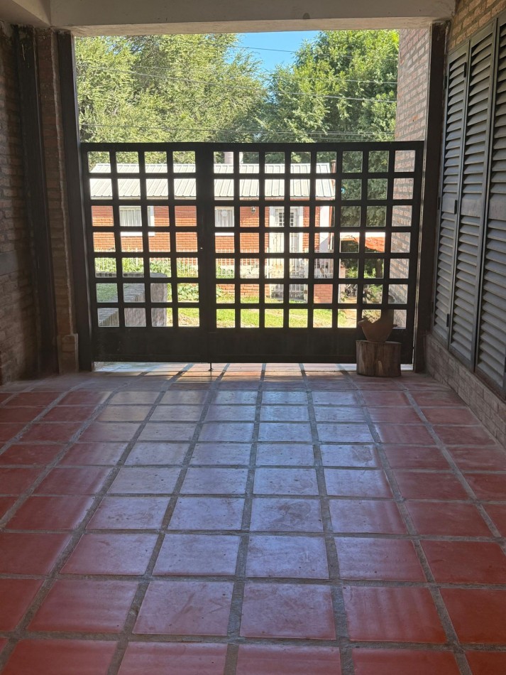 CASA EN VENTA DE ESTILO RUSTICO-MEDIEVAL EN BIALET MASSE. CA245