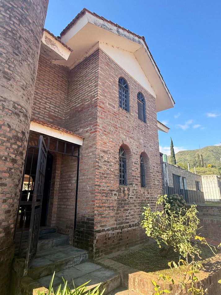 CASA EN VENTA DE ESTILO RUSTICO-MEDIEVAL EN BIALET MASSE. CA245