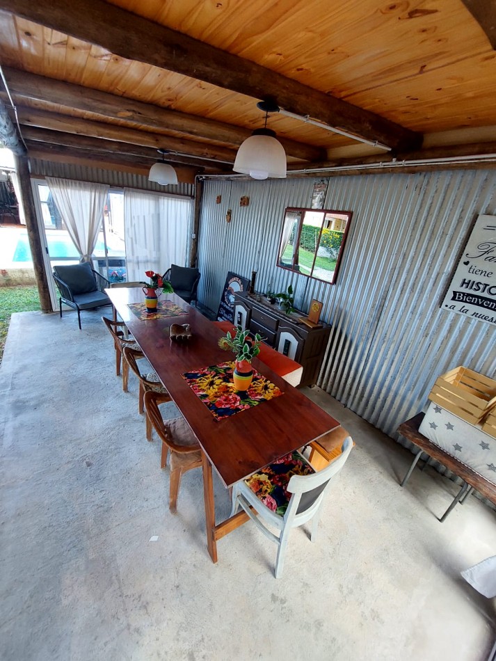 CASA EN VENTA CON SALIDA AL RIO Y PISCINA COMPLETA EN SANTA MARIA DE PUNILLA, ENTORNO SERRANO. CA246