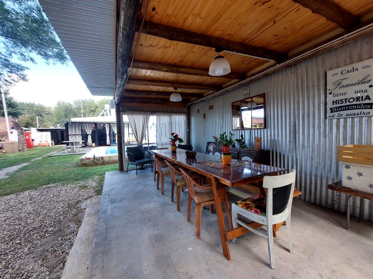 CASA EN VENTA CON SALIDA AL RIO Y PISCINA COMPLETA EN SANTA MARIA DE PUNILLA, ENTORNO SERRANO. CA246