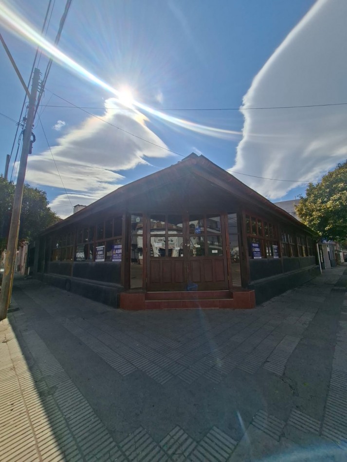 ¡¡¡OPORTUNIDAD DE INVERSION!!! VENTA DE GRAN LOCAL COMERCIAL CON EXCELENTE UBICACION ESQUINA. ca260