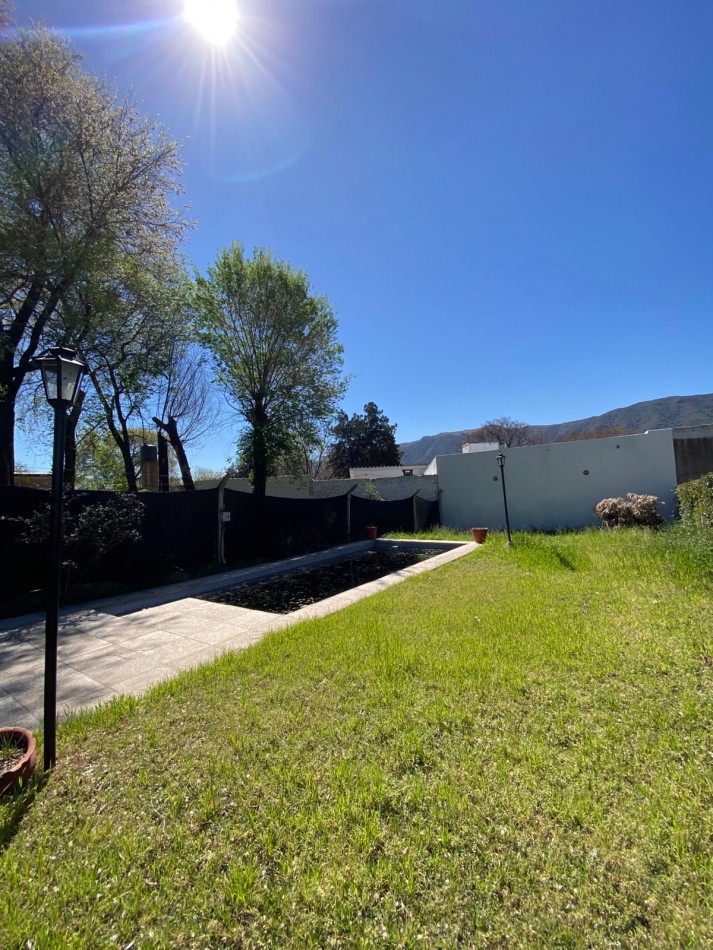 CASA EN VENTA EN BIALET MASSE SOBRE RUTA 38, CON VISTA PANORAMICA A LAS SIERRAS. CA239.