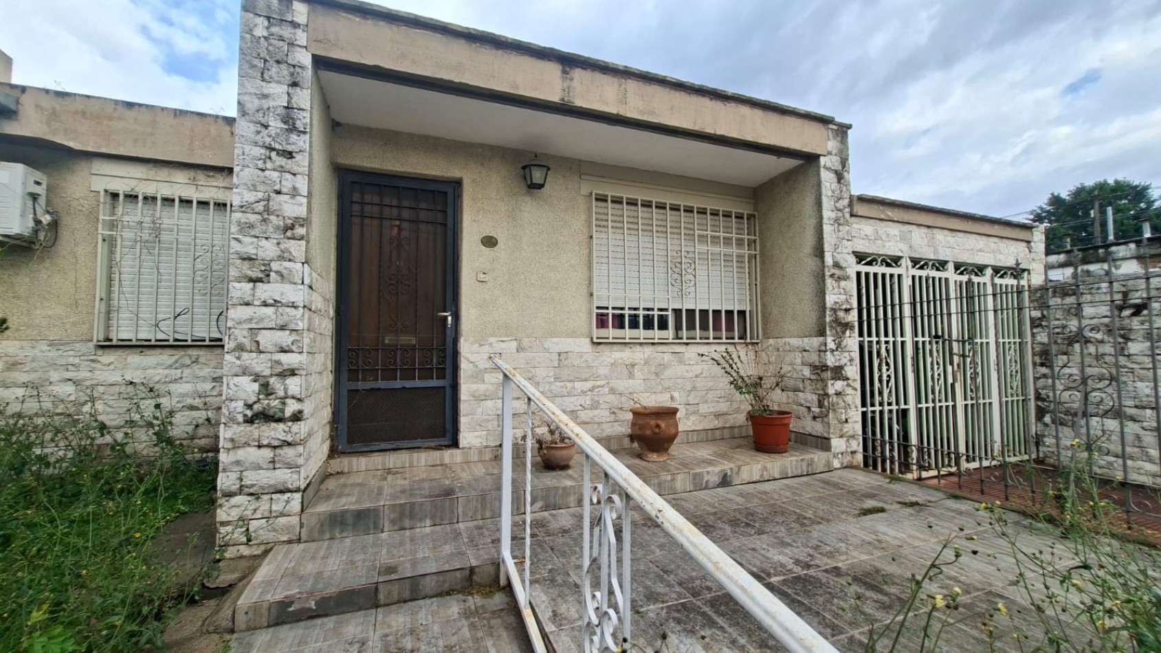 ¡NUEVO INGRESO! CASA A REFACCIONAR EN VENTA, BARRIO AATRA - COSQUIN. CA262.