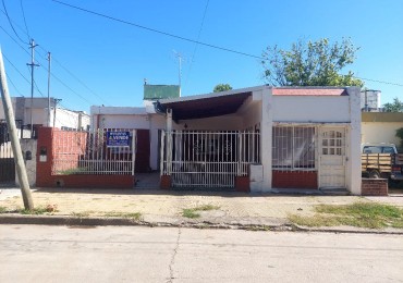 CASA MAS LOCAL COMERCIAL EN VENTA EN COSQUIN ZONA TRIBUNALES. CA233.